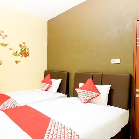 Super Oyo Capital O 217 A1 Hotel Surabaya Exterior foto
