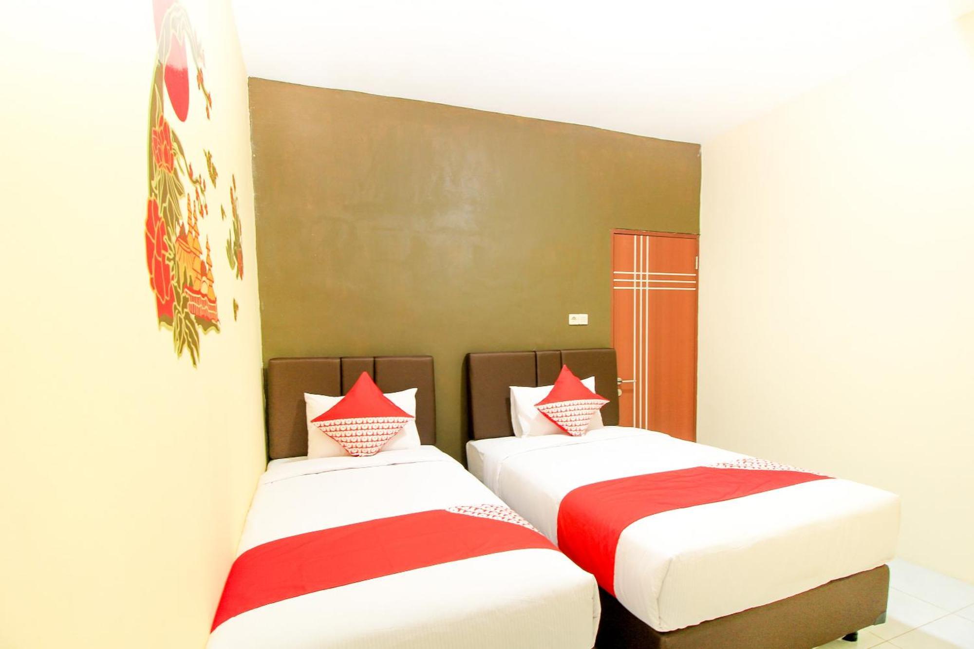 Super Oyo Capital O 217 A1 Hotel Surabaya Exterior foto